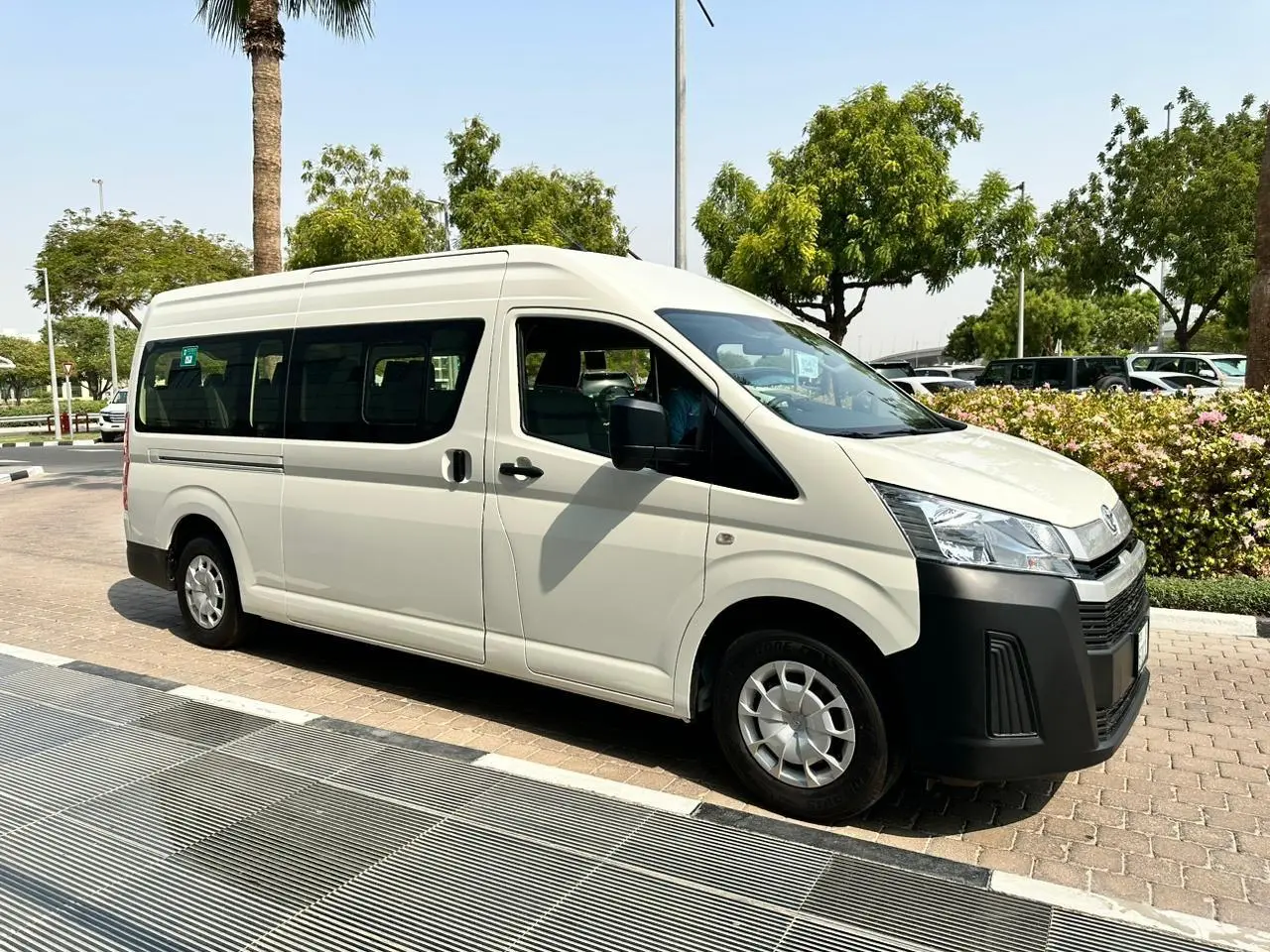 11 Seater Hi-ACE Minibus/Van Main